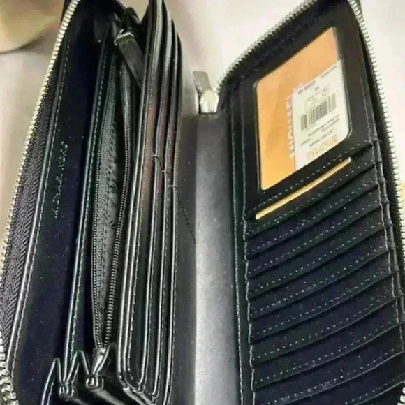 NWT Michael Kors Signature Coated Canvas and Leather Jet Set Travel Wallet - Picture 8 of 8